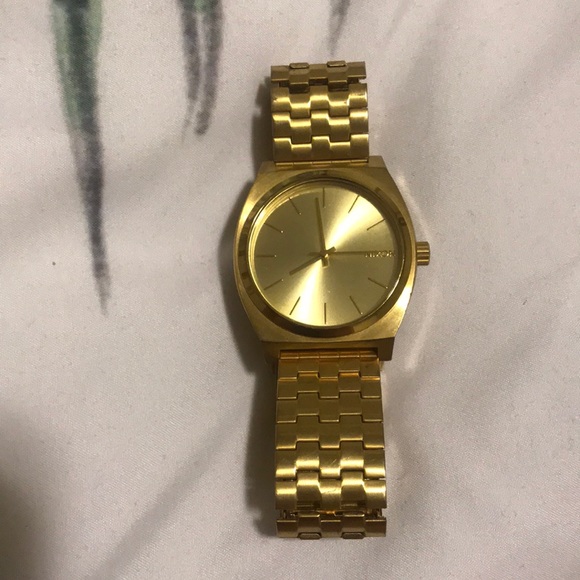 Nixon Accessories - Gold Nixon Watch Bracelet - needs battery